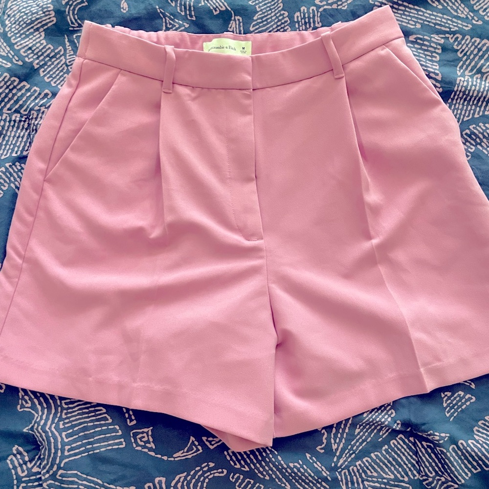 Abercrombie Ultra High Rise Tailored Shorts pink Sz M NWT